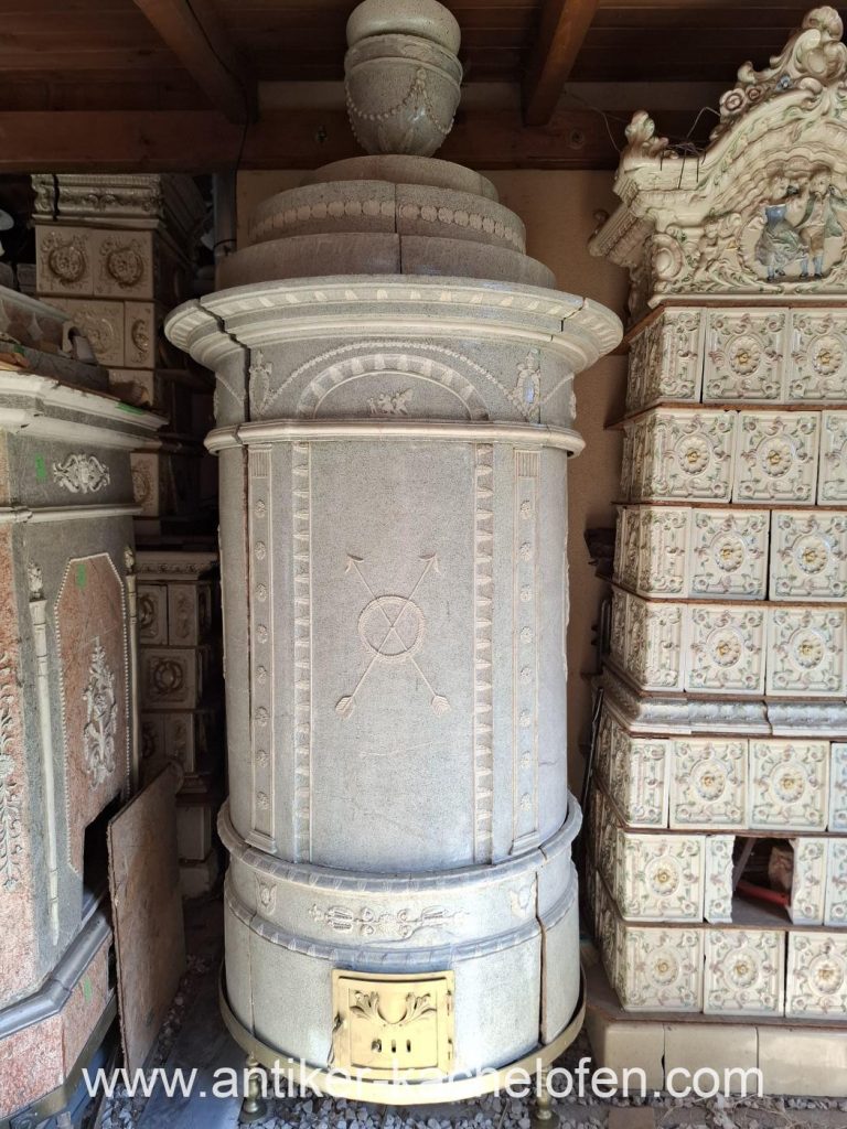 Antik Cserépkályha eladó. Antiker Kachelofen verkauf. Poêle en faïence a vendre. Zabytowy piec kaflowy. Prodám kachlova kamna. Stufa in maiolica antica vendo.